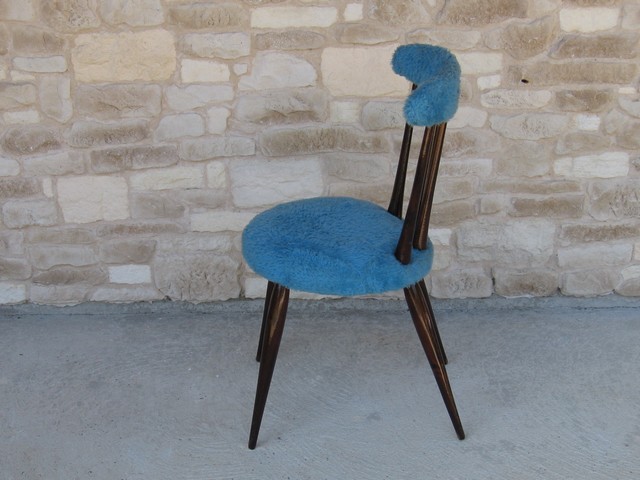 Moumoute bleu électrique, chaise vintage - d'Or et d'Avant